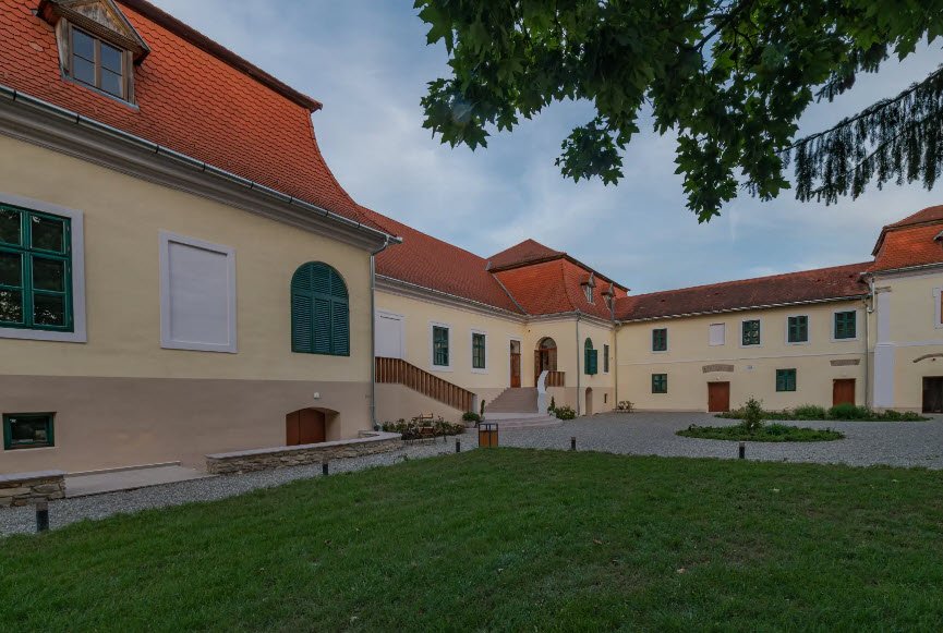 Castelul Ugron, Romania, Romania